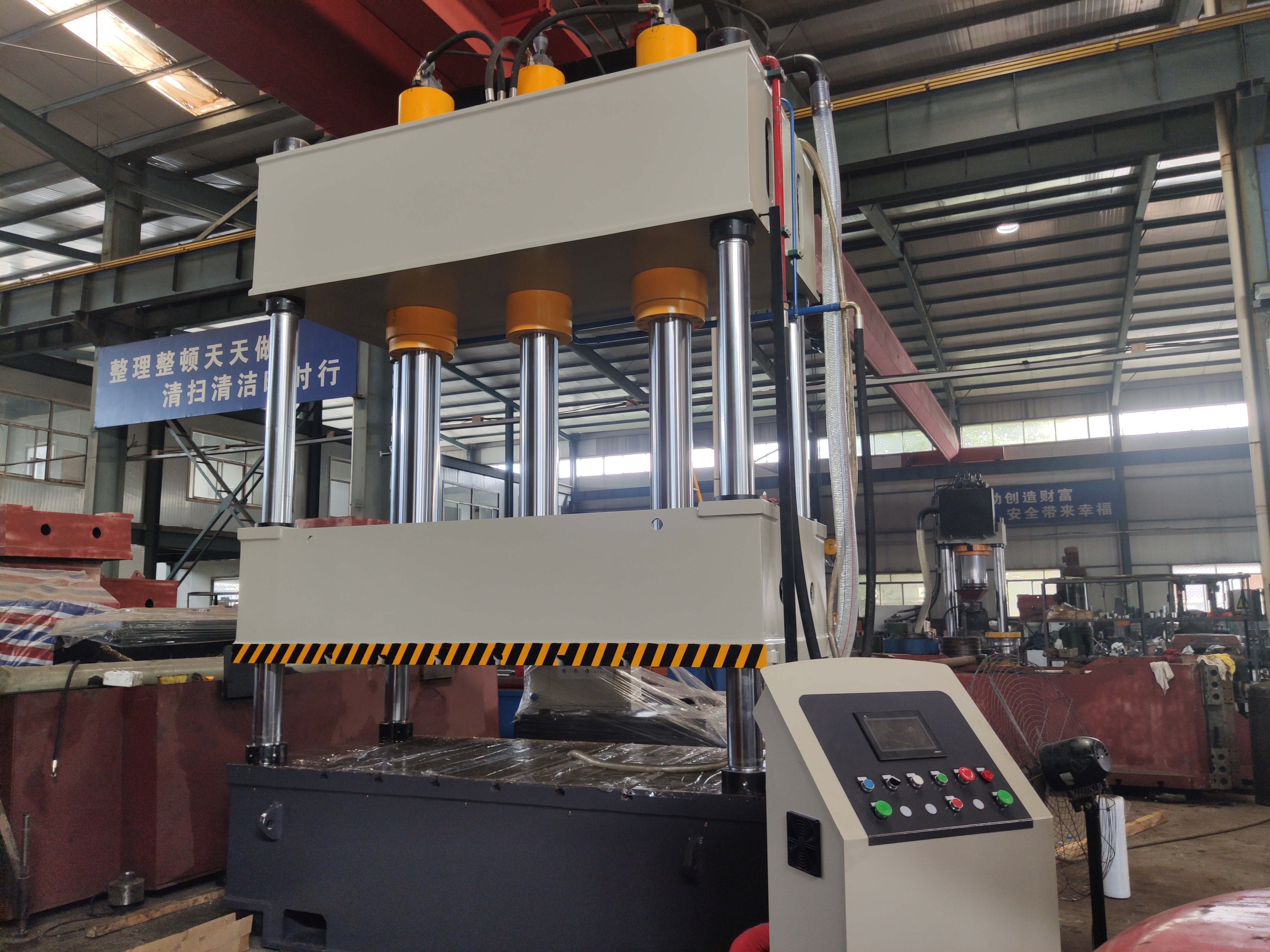 <a href=http://www.yayaman.com/news_article?news_id=156>天津液壓設(shè)備</a>